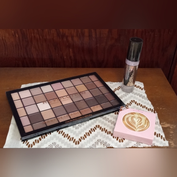 🌞Revolution Cosmetics Bundle - Picture 1 of 10